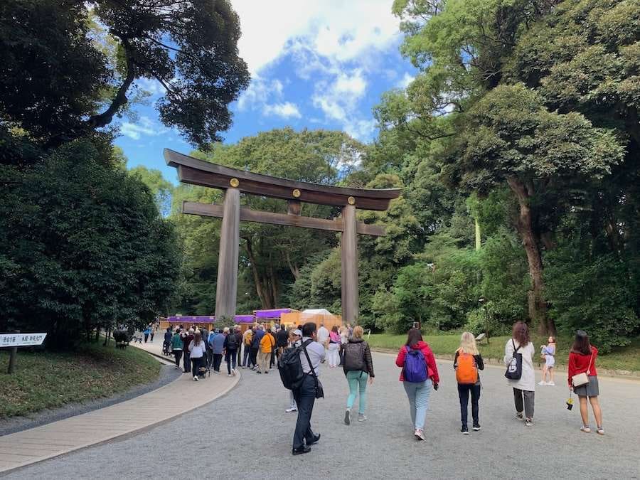 Intercambio Estudiantil Japón en Tokio Arco de entrada a un santuario sintoísta en Tokio