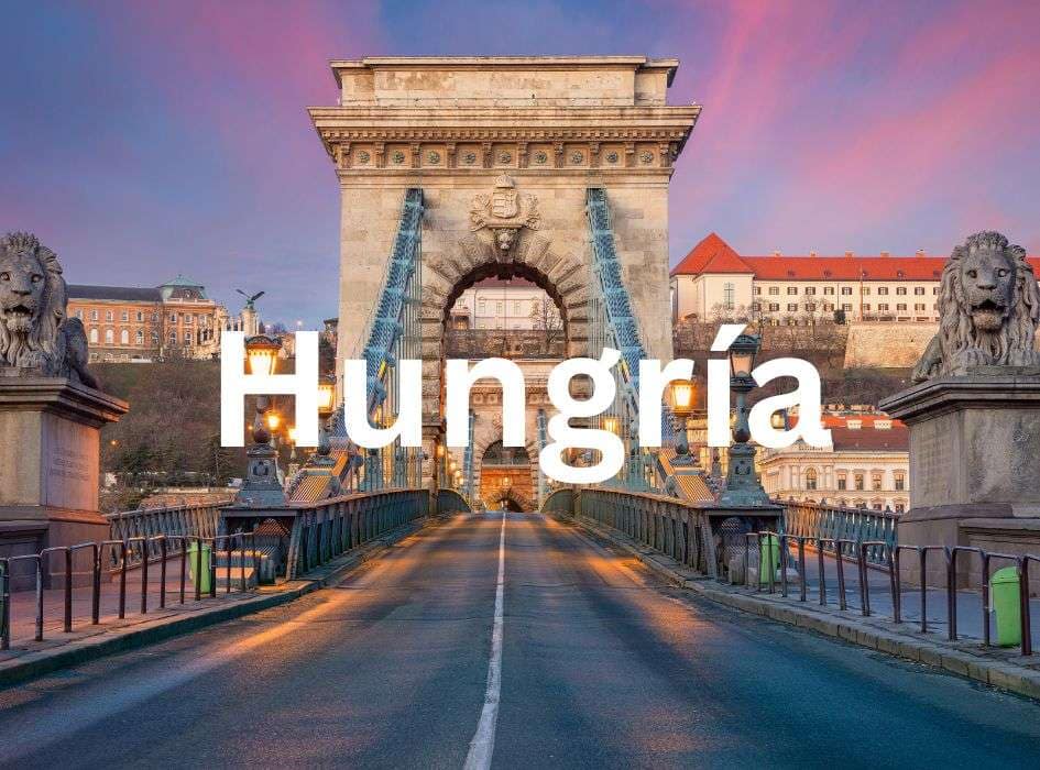 Intercambio Estidiantil Hungría Puente de las Cadenas en Budapest al atardecer